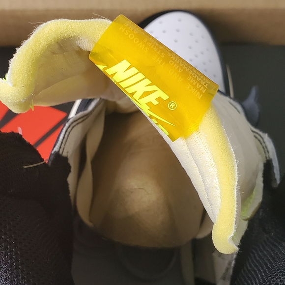 Nike Jordan 1 High RETRO University Gold Volt NEW main image 6
